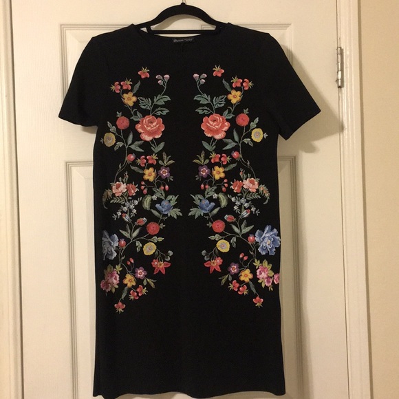 Zara Dresses & Skirts - Zara Black Flower Front Dress - Size Small.